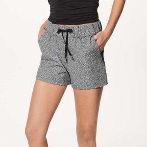 Lululemon On The Fly Short 2.5"